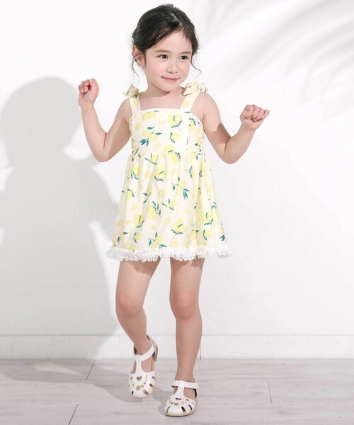 SLAP SLIP（スラップスリップ）の「【お揃い】肩リボンフルーツ総柄ワンピース型スイムウェア(90~130cm)（水着・キッズ・イエロー系その他/ホワイト系その他・90cm/100cm/110cm/120cm/130cm）」の9枚目の写真