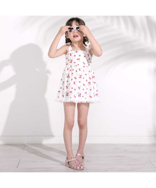 SLAP SLIP（スラップスリップ）の「【お揃い】肩リボンフルーツ総柄ワンピース型スイムウェア(90~130cm)（水着・キッズ・イエロー系その他/ホワイト系その他・90cm/100cm/110cm/120cm/130cm）」の4枚目の写真