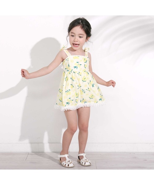 SLAP SLIP（スラップスリップ）の「【お揃い】肩リボンフルーツ総柄ワンピース型スイムウェア(90~130cm)（水着・キッズ・イエロー系その他/ホワイト系その他・90cm/100cm/110cm/120cm/130cm）」の3枚目の写真