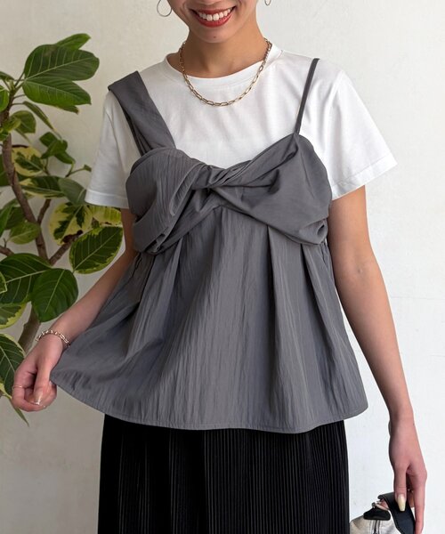 Chez toi(シェトワ)の「ビスチェ見えドッキングプルオーバー(Tシャツ/カットソー・レディース・ブラック/グレー/ベージュ・FREE)」の2枚目の写真