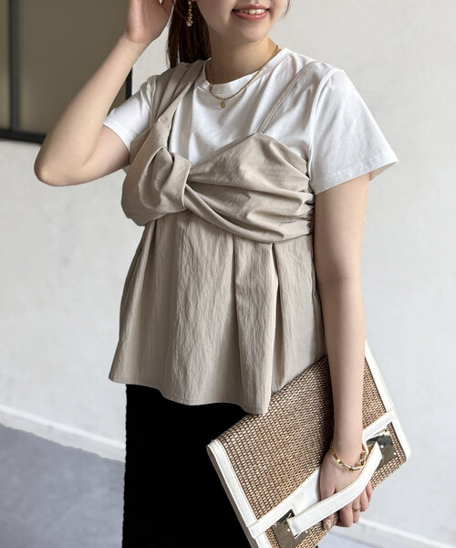 Chez toi(シェトワ)の「ビスチェ見えドッキングプルオーバー(Tシャツ/カットソー・レディース・ブラック/グレー/ベージュ・FREE)」の4枚目の写真