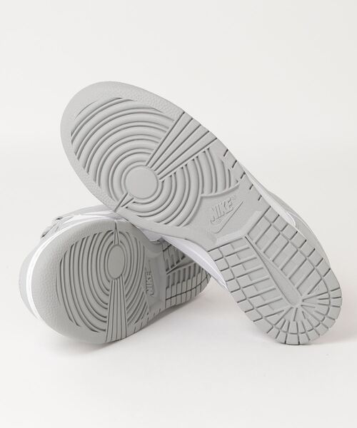 NIKE(ナイキ)の「DUNK LOW RETRO(スニーカー・メンズ・グレー・27.5cm/27.0cm/28.0cm/26.5cm/26.0cm/28.5cm/29.0cm/25.5cm)」の3枚目の写真