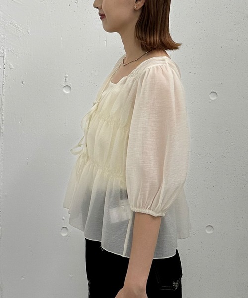 archives(アルシーヴ)の「’チェックアソート2wayシャーリングリボンブラウス’(シャツ/ブラウス・レディース・ホワイト×ネイビー/アイボリー/ホワイト×ブラック/ブラック・MEDIUM)」の21枚目の写真