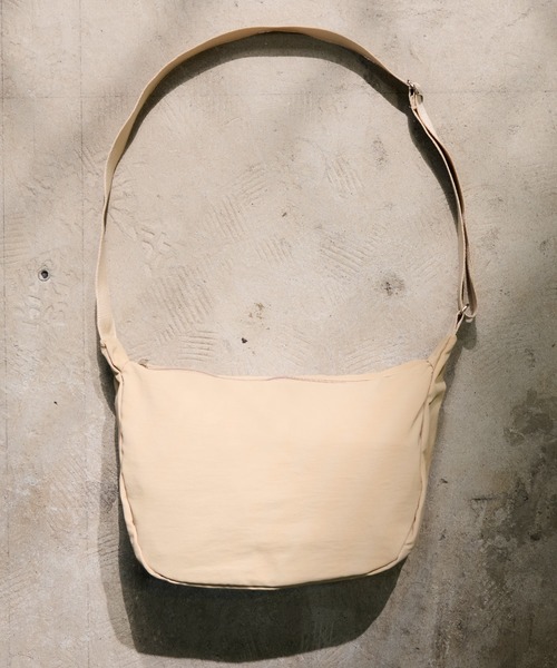 CALIFORNIA OUTFITTERS（カリフォルニア アウトフィッターズ）の「5A31 シンプル ハーフムーンショルダーバッグ（ショルダーバッグ・メンズ・ブラック/ベージュ/ライトグレー・ONESIZE）」の8枚目の写真