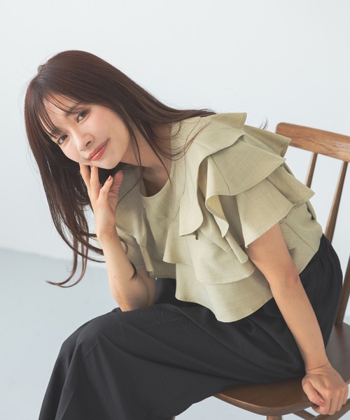 mysty woman（ミスティウーマン）の「【WEB限定】メニーフリルブラウス  499731（シャツ/ブラウス・レディース・オフホワイト/ライトグリーン/ブラウン/ライトブルー/ブラック・FREE）」の2枚目の写真