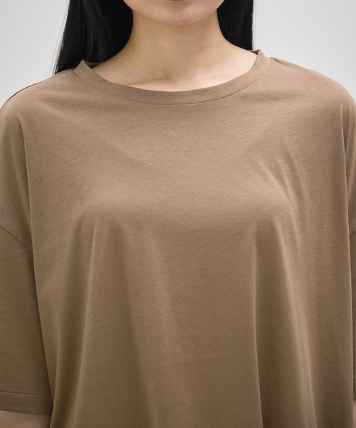 INSCRIRE（アンスクリア）の「【INSCRIRE/アンスクリア】Light Jersey Tee/コットンライトジャージーTシャツ（Tシャツ/カットソー・レディース・チャコールグレー/モカ・SMALL/MEDIUM）」の4枚目の写真