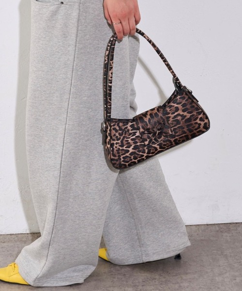 WHO'S WHO gallery（フーズフーギャラリー）の「【2way/ハンド・ショルダー】レオパードショルダーバッグ（ハンドバッグ・レディース・ブラウン・FREE）」の2枚目の写真