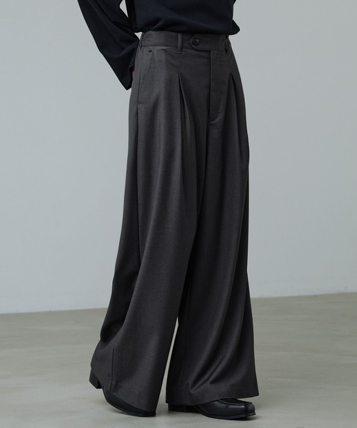 CALLNE（カルネ）の「【CALLNE】 Box Tuck Relaxed Wide Pants / ボックスタックリラックスワイドパンツ（スラックス・メンズ・チャコールグレー/ブラック・L/M）」の2枚目の写真