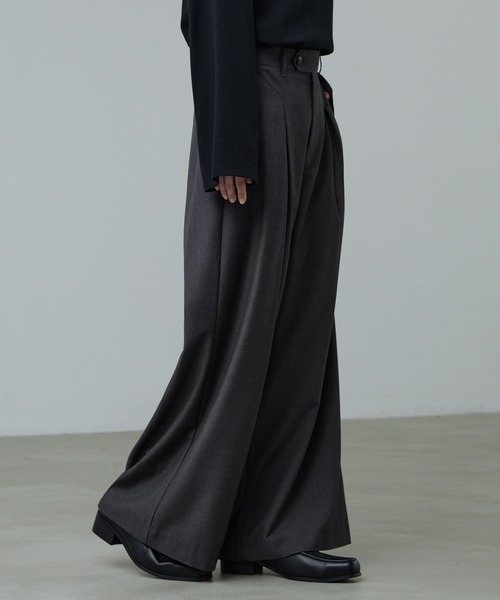 CALLNE（カルネ）の「【CALLNE】 Box Tuck Relaxed Wide Pants / ボックスタックリラックスワイドパンツ（スラックス・メンズ・チャコールグレー/ブラック・L/M）」の20枚目の写真