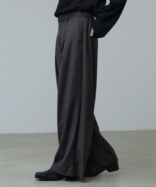 CALLNE（カルネ）の「【CALLNE】 Box Tuck Relaxed Wide Pants / ボックスタックリラックスワイドパンツ（スラックス・メンズ・チャコールグレー/ブラック・L/M）」の16枚目の写真
