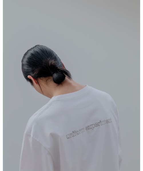 uniform experiment(ユニフォームエクスペリメント)の「LOGO-DRAFT L/S TEE(Tシャツ/カットソー・メンズ・チャコールグレー/ホワイト/ブラック・2/3/4/1/5)」の5枚目の写真
