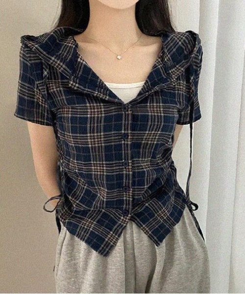 gossip！ロサンゼルス（ゴシップロサンゼルス）の「サイドシャーリング コンパクトチェックシャツ バレエコア Y2K（シャツ/ブラウス・レディース・オフホワイト/ネイビー/グリーン・FREE）」の3枚目の写真