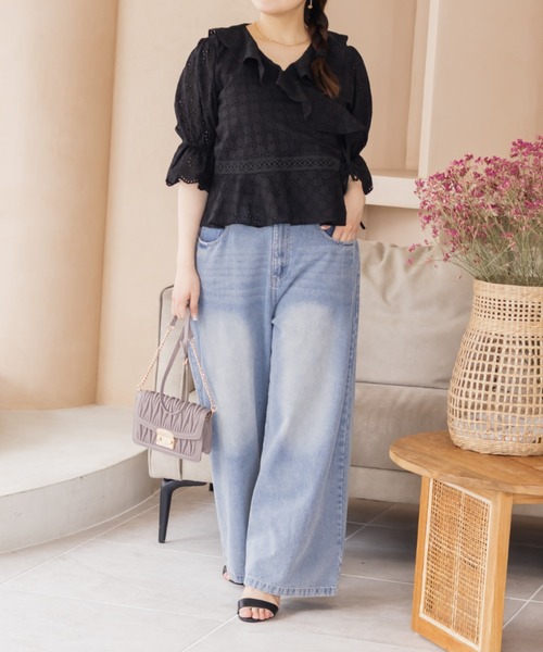 CLETTE(クレット)の「アイレットレースカシュクールブラウス(シャツ/ブラウス・レディース・オフホワイト/ブラック/ブルー・4L/3L/LL)」の11枚目の写真