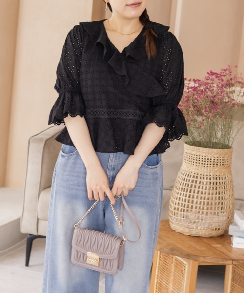 CLETTE(クレット)の「アイレットレースカシュクールブラウス(シャツ/ブラウス・レディース・オフホワイト/ブラック/ブルー・4L/3L/LL)」の10枚目の写真
