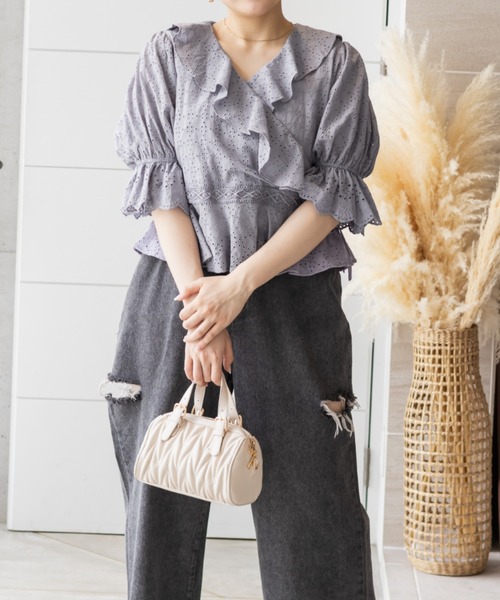CLETTE(クレット)の「アイレットレースカシュクールブラウス(シャツ/ブラウス・レディース・オフホワイト/ブラック/ブルー・4L/3L/LL)」の13枚目の写真