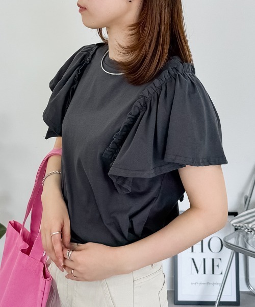 RCD(アールシーディー)の「【二の腕カバー 華奢見え】ショルダーフリルフレンチスリーブTシャツ(Tシャツ/カットソー・レディース・ブラック/ホワイト/ミント/ピンクベージュ/チャコールグレー・4L~5L/M-L/LL~3L)」の3枚目の写真