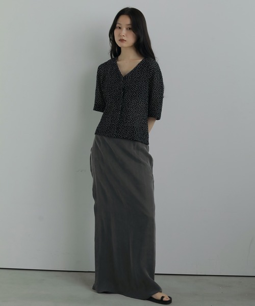 anuke（アンヌーク）の「Vneck Dot Blouse（シャツ/ブラウス・レディース・ベージュ/ネイビー・FREE）」の3枚目の写真