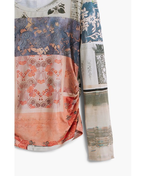 Desigual（デシグアル）の「コラージュモチーフプリント サイドフリル長袖Tシャツ（Tシャツ/カットソー・レディース・マルチ・M/L/XS/XL/S）」の2枚目の写真