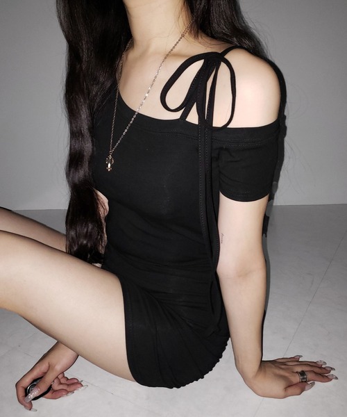 me+em select(ミームセレクト)の「※※【 2color / カップ付き 】ワンショルリボン半袖カットソーミニワンピ / one shoulder ribbon short sleeve cutsew mini onepiece(ワンピース・レディース・ブラック/グレー・FREE)」の4枚目の写真