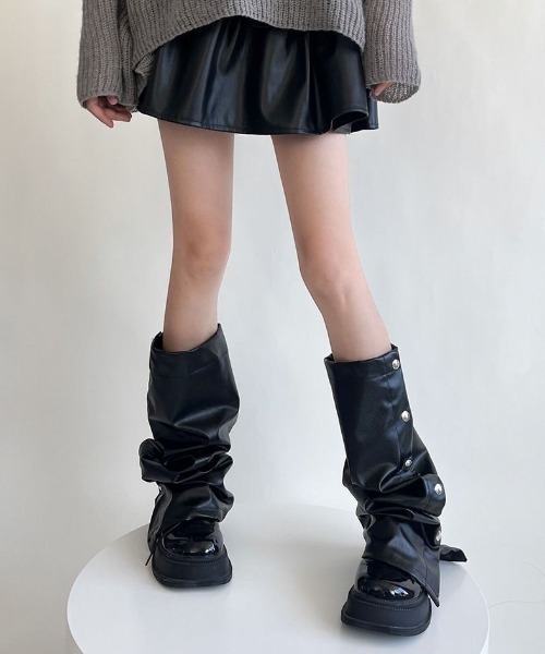 lilful（リルフル）の「PUレザー ボタンレッグウォーマー ハトメベルト付き（レッグウォーマー・レディース・ブラック・M/S）」の3枚目の写真