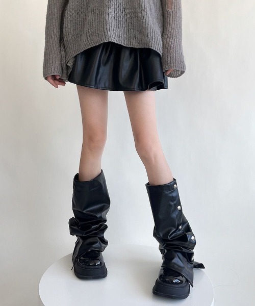 lilful（リルフル）の「PUレザー ボタンレッグウォーマー ハトメベルト付き（レッグウォーマー・レディース・ブラック・M/S）」の7枚目の写真