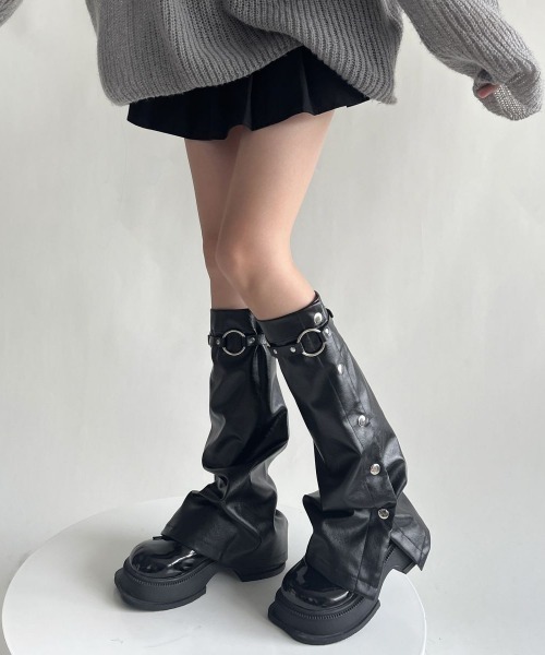 lilful（リルフル）の「PUレザー ボタンレッグウォーマー ハトメベルト付き（レッグウォーマー・レディース・ブラック・M/S）」の8枚目の写真