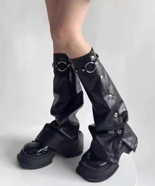 lilful（リルフル）の「PUレザー ボタンレッグウォーマー ハトメベルト付き（レッグウォーマー・レディース・ブラック・M/S）」の9枚目の写真