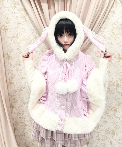 Ank Rouge（アンクルージュ）の「うさちゃんニットポンチョ（ニット/セーター・レディース・ブラック/オフホワイト/ピンク・M）」の2枚目の写真