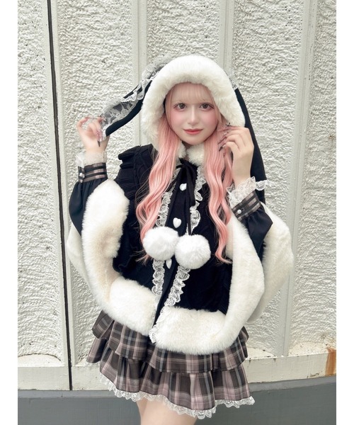 Ank Rouge（アンクルージュ）の「うさちゃんニットポンチョ（ニット/セーター・レディース・ブラック/オフホワイト/ピンク・M）」の3枚目の写真