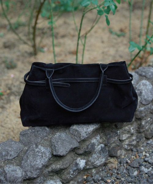 Carmelo(カーメロ)の「Suede belt tote bag / ベルト スエード トートバッグ(トートバッグ・レディース・ブラック/ブラウン・FREE)」の4枚目の写真
