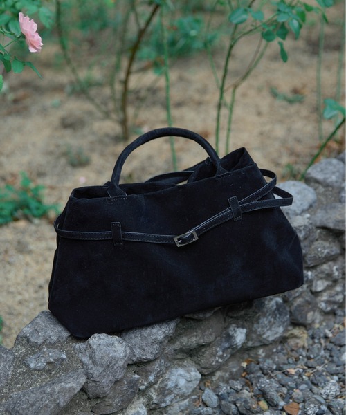 Carmelo(カーメロ)の「Suede belt tote bag / ベルト スエード トートバッグ(トートバッグ・レディース・ブラック/ブラウン・FREE)」の6枚目の写真