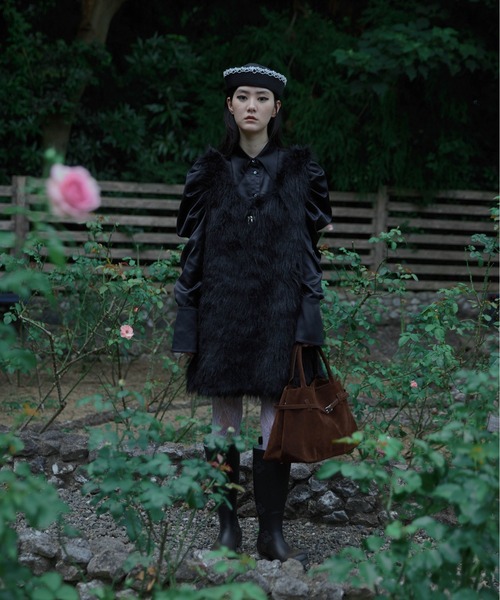 Carmelo(カーメロ)の「Suede belt tote bag / ベルト スエード トートバッグ(トートバッグ・レディース・ブラック/ブラウン・FREE)」の7枚目の写真