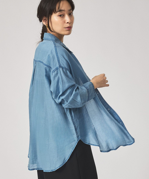 qualite scape（カリテ スケープ）の「シアーデニムライクシャツ/オフィスカジュアル/夏服/羽織り（シャツ/ブラウス・レディース・サックスブルー/インディゴブルー・フリー）」の2枚目の写真