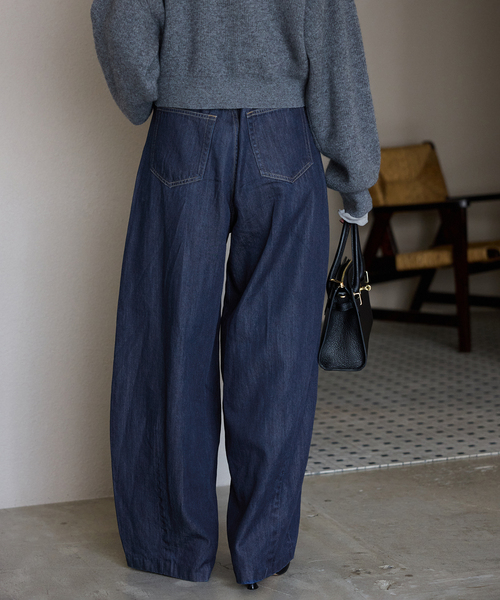 SLOBE IENA（スローブイエナ）の「《4サイズ展開》LE DENIM PEG カーブワイドデニム（デニムパンツ・レディース・ネイビー・40/38/36/34）」の15枚目の写真