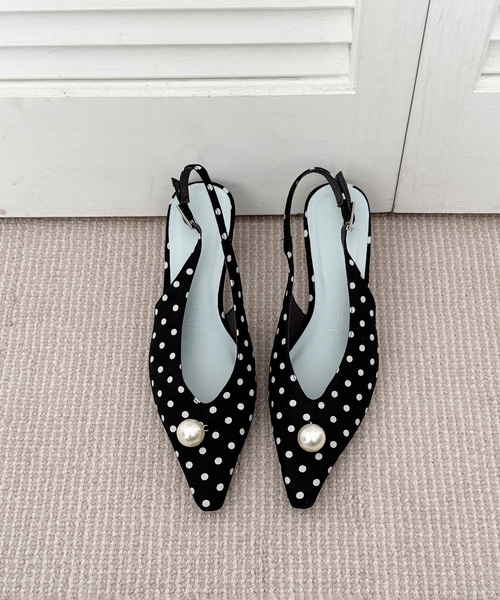 LE TALON(ルタロン)の「《WEB限定》SAKURA SAIGA×Le decore / ル デコレ lady slingback(パンプス・レディース・ブラック×ブラック/スミクロ/ブルー系その他・22cm/22.5cm/23cm/23.5cm/24cm/24.5cm/25cm)」の2枚目の写真