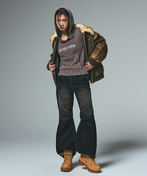 X-girl(エックスガール)の「FLOCKED DENIM FLARE PANTS(デニムパンツ・レディース・ブラック/インディゴブルー・S/M)」の5枚目の写真