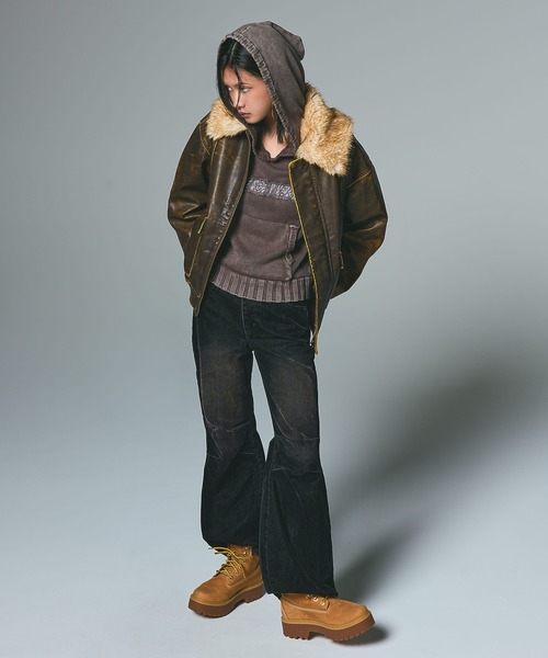 X-girl(エックスガール)の「FLOCKED DENIM FLARE PANTS(デニムパンツ・レディース・ブラック/インディゴブルー・S/M)」の6枚目の写真