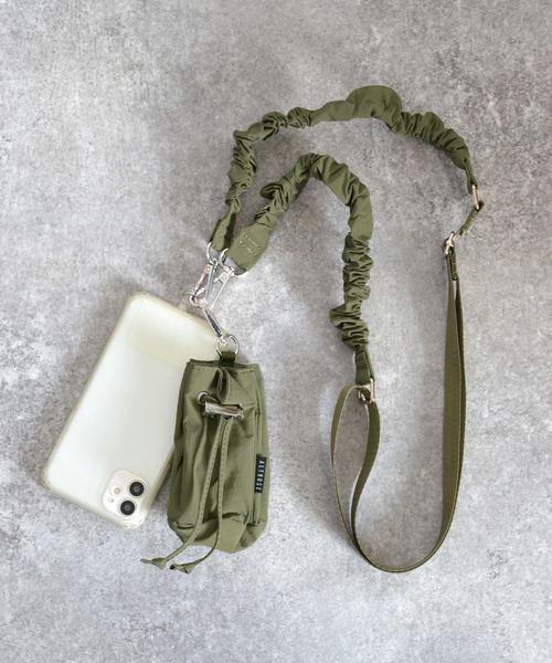 ALTROSE（アルトローズ）の「スマホストラップ 巾着ポーチ付 スマホショルダー スマホ ストラップ クシュクシュ（スマホグッズ・レディース・シルバー/アイボリー/カーキ/ブラック・FREE）」の4枚目の写真