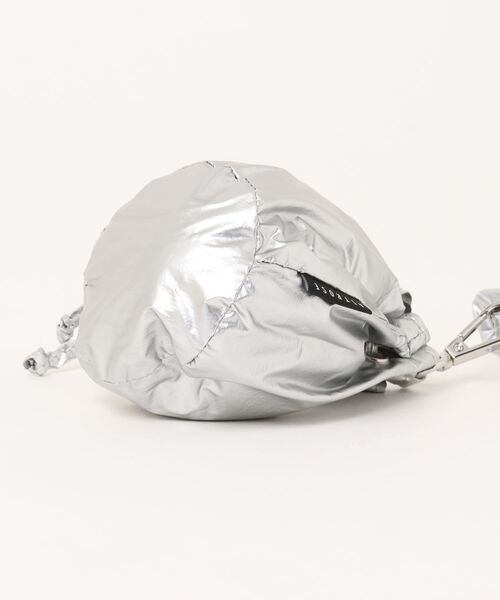 ALTROSE（アルトローズ）の「スマホストラップ 巾着ポーチ付 スマホショルダー スマホ ストラップ クシュクシュ（スマホグッズ・レディース・シルバー/アイボリー/カーキ/ブラック・FREE）」の5枚目の写真