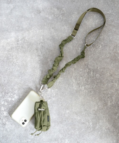 ALTROSE（アルトローズ）の「スマホストラップ 巾着ポーチ付 スマホショルダー スマホ ストラップ クシュクシュ（スマホグッズ・レディース・シルバー/アイボリー/カーキ/ブラック・FREE）」の14枚目の写真