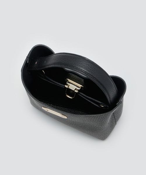 PELLICO(ペリーコ)の「ANELLI TURNLOCK MINI バッグ BLACK(ショルダーバッグ・レディース・ブラック・FREE)」の5枚目の写真