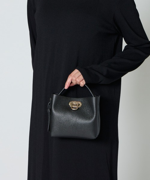 PELLICO(ペリーコ)の「ANELLI TURNLOCK MINI バッグ BLACK(ショルダーバッグ・レディース・ブラック・FREE)」の8枚目の写真