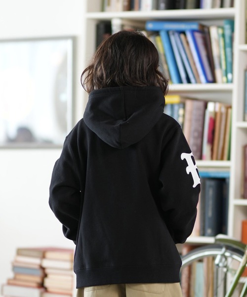 RVCA(ルーカ)の「RVCA/ルーカ ジップアップ パーカー キッズ スウェット フーディー ロゴ 裏起毛 BF046-004(パーカー・キッズ・ブラック/ベージュ・130cm/140cm/150cm/160cm)」の6枚目の写真
