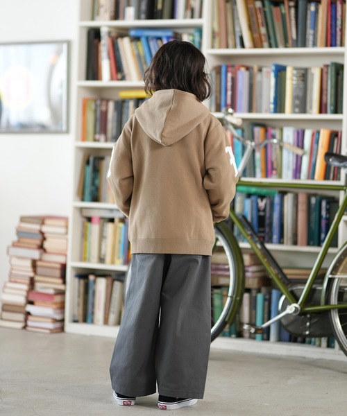 RVCA(ルーカ)の「RVCA/ルーカ ジップアップ パーカー キッズ スウェット フーディー ロゴ 裏起毛 BF046-004(パーカー・キッズ・ブラック/ベージュ・130cm/140cm/150cm/160cm)」の15枚目の写真