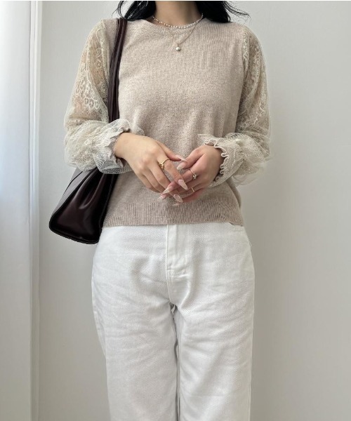 maison de LATIR(メゾンドラティール)の「透けるレースで魅せる、大人の甘辛バランス。1枚で華やぐシアースリーブトップス。シアー素材 レース シアートップス レーススリーブ ボリューム袖 異素材トップス ブラックトップス きれいめカジュアル 大人フェミニン 韓国風コーデ 透け感アイテム 春トップス 秋トップス デートコーデ 高見えトップス レイヤードスタイル(ニット/セーター・レディース・グレー/ベージュ/ブラック・FREE)」の7枚目の写真
