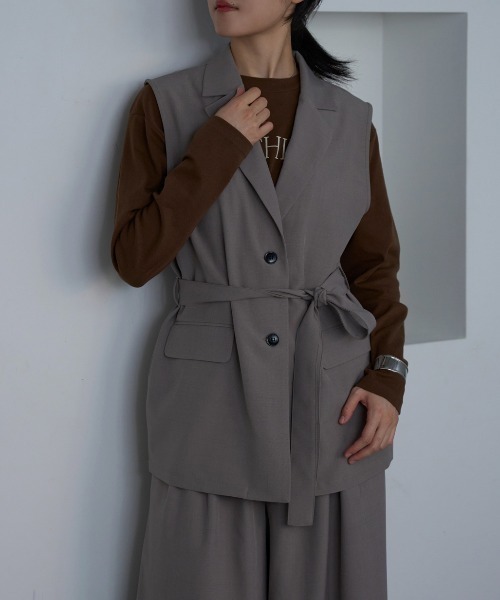 TRIANGLE PALETTE（トライアングルパレット）の「ベルト付きジレ/セットアップ対応（スーツベスト・レディース・ブラック/ベージュ/モカ/ダークグレー/グレー・FREE）」の3枚目の写真