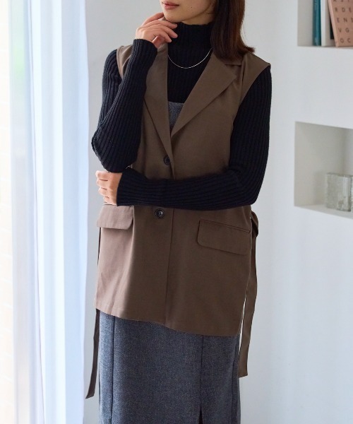 TRIANGLE PALETTE（トライアングルパレット）の「ベルト付きジレ/セットアップ対応（スーツベスト・レディース・ブラック/ベージュ/モカ/ダークグレー/グレー・FREE）」の4枚目の写真