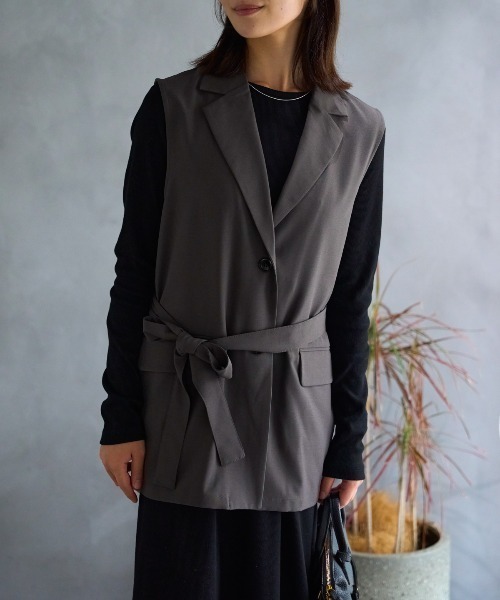 TRIANGLE PALETTE（トライアングルパレット）の「ベルト付きジレ/セットアップ対応（スーツベスト・レディース・ブラック/ベージュ/モカ/ダークグレー/グレー・FREE）」の11枚目の写真