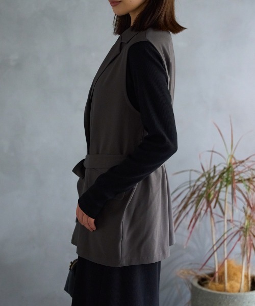 TRIANGLE PALETTE（トライアングルパレット）の「ベルト付きジレ/セットアップ対応（スーツベスト・レディース・ブラック/ベージュ/モカ/ダークグレー/グレー・FREE）」の12枚目の写真