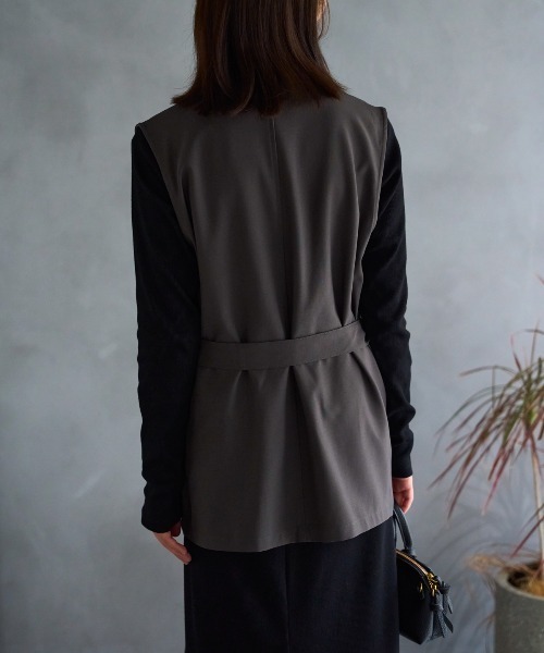 TRIANGLE PALETTE（トライアングルパレット）の「ベルト付きジレ/セットアップ対応（スーツベスト・レディース・ブラック/ベージュ/モカ/ダークグレー/グレー・FREE）」の13枚目の写真